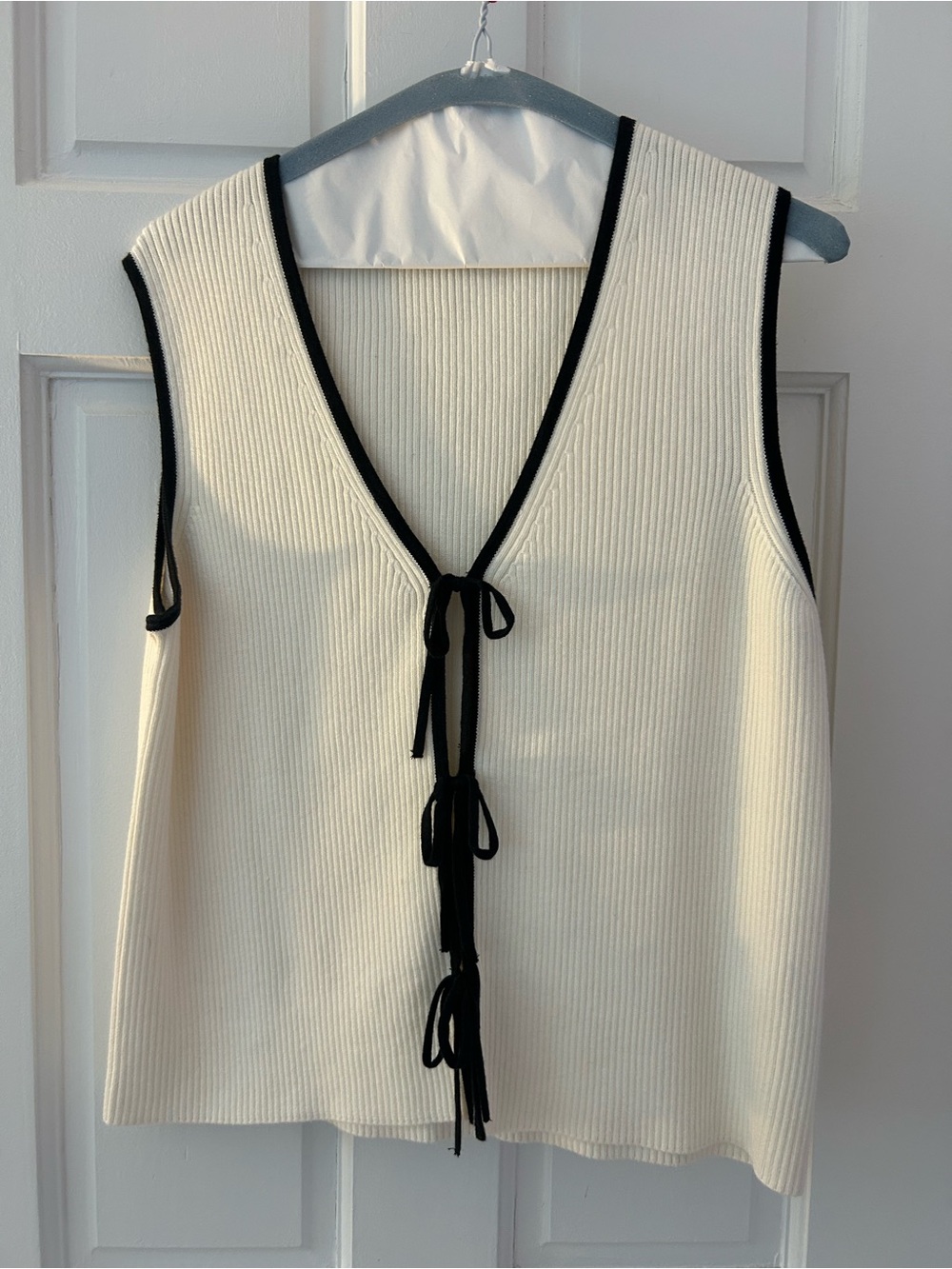 Abercrombie & Fitch Cream Ribbed Tie-Front Tank with Black Trim